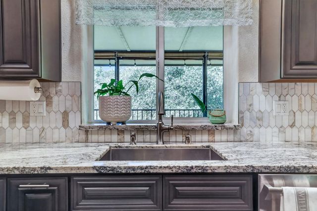4830 Creekside Dr, Shingle Springs, CA 95682