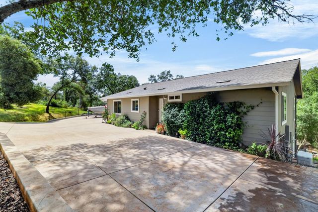4830 Creekside Dr, Shingle Springs, CA 95682