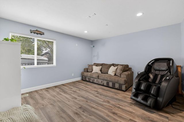 4830 Creekside Dr, Shingle Springs, CA 95682