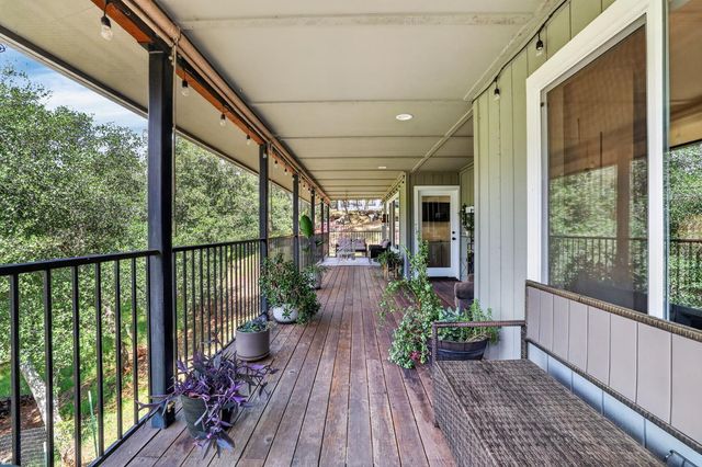 4830 Creekside Dr, Shingle Springs, CA 95682