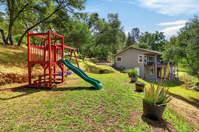 4830 Creekside Dr, Shingle Springs, CA 95682
