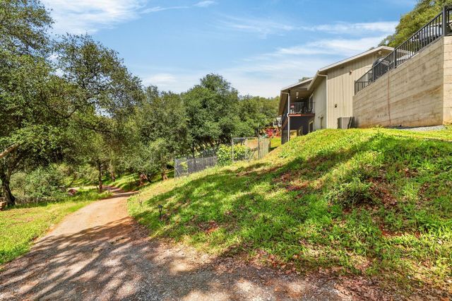4830 Creekside Dr, Shingle Springs, CA 95682