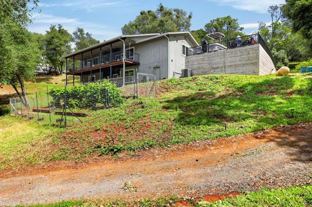 4830 Creekside Dr, Shingle Springs, CA 95682