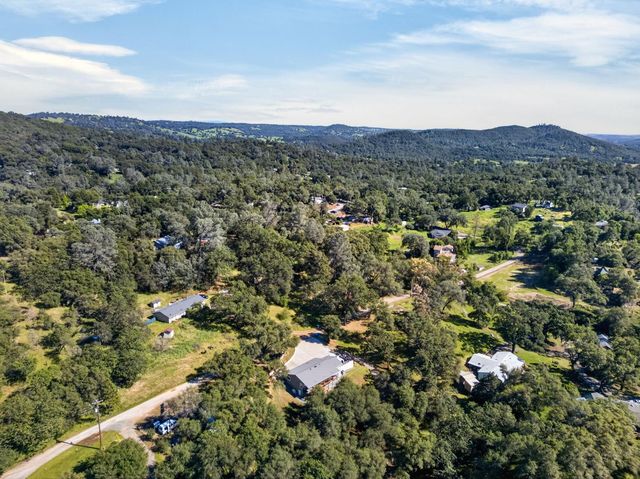 4830 Creekside Dr, Shingle Springs, CA 95682