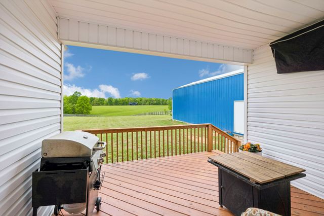 506 N Point Dr, Summertown, TN 38483