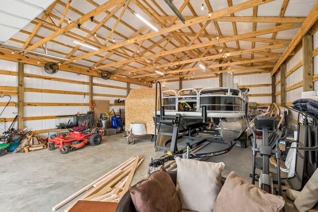 506 N Point Dr, Summertown, TN 38483
