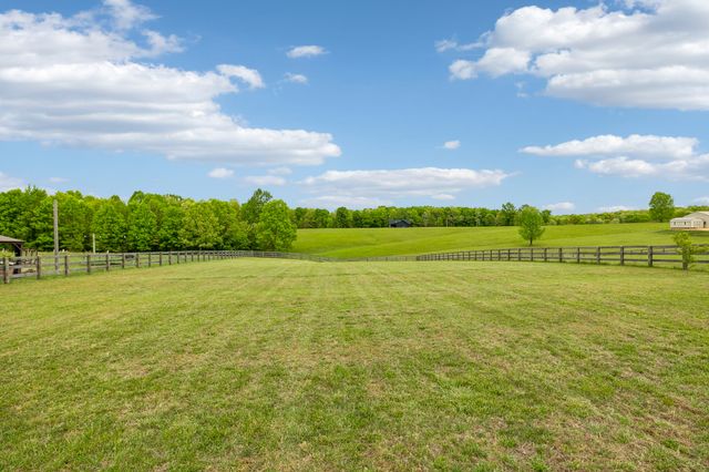 506 N Point Dr, Summertown, TN 38483