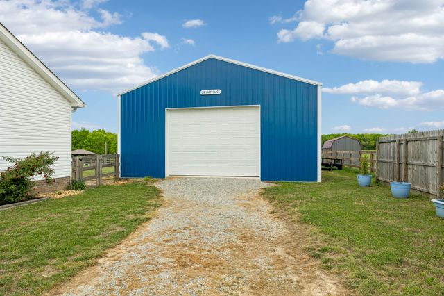 506 N Point Dr, Summertown, TN 38483