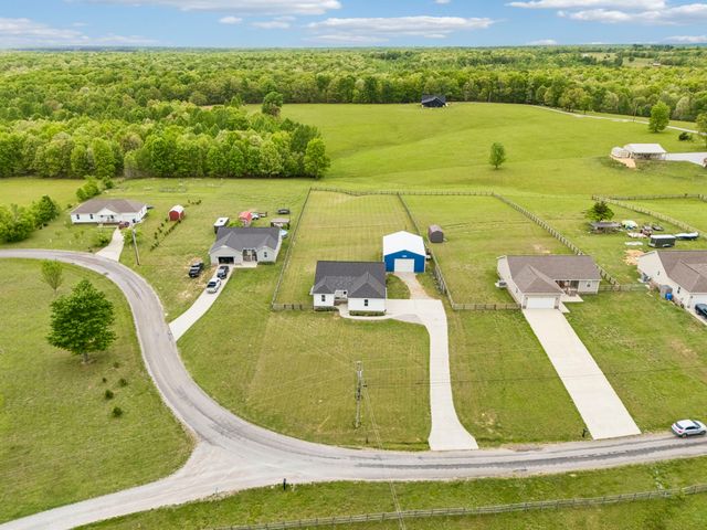 506 N Point Dr, Summertown, TN 38483