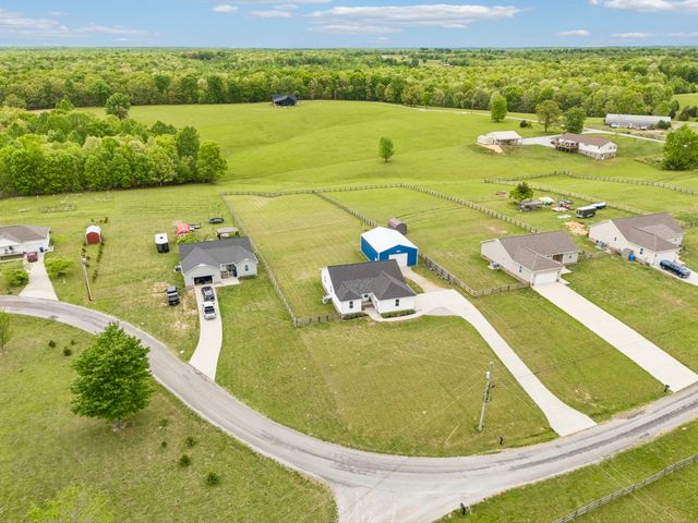 506 N Point Dr, Summertown, TN 38483