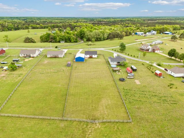 506 N Point Dr, Summertown, TN 38483
