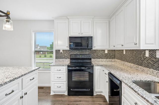 506 N Point Dr, Summertown, TN 38483