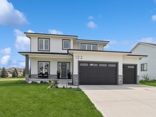 122 S 91st Street, West Des Moines, IA 50266