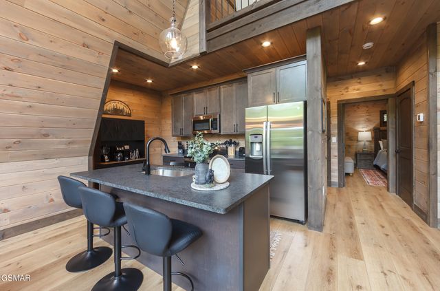 2119 Beach Front Drive, Sevierville, TN 37862