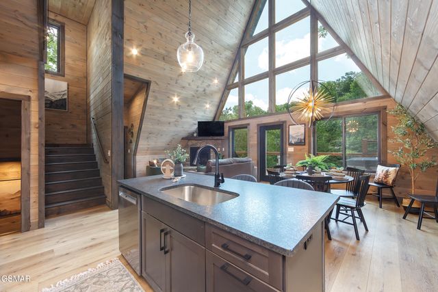 2119 Beach Front Drive, Sevierville, TN 37862