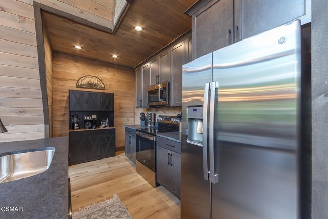 2119 Beach Front Drive, Sevierville, TN 37862