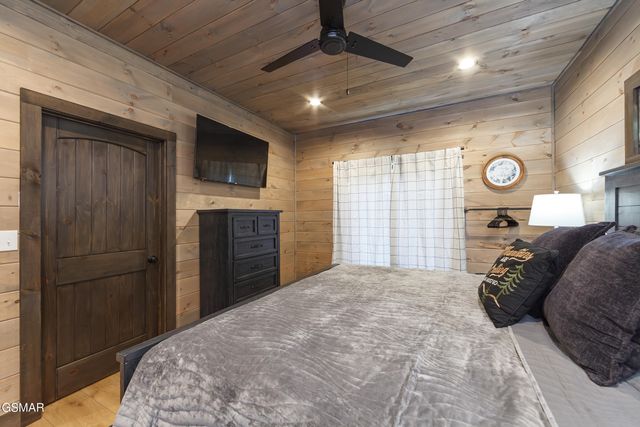 2119 Beach Front Drive, Sevierville, TN 37862