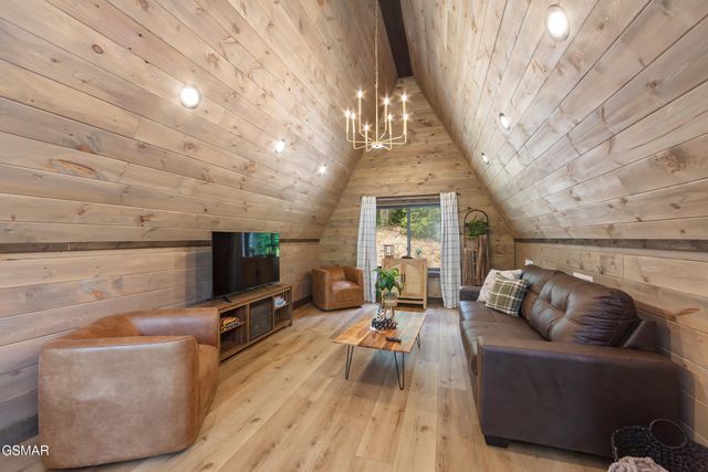 2119 Beach Front Drive, Sevierville, TN 37862