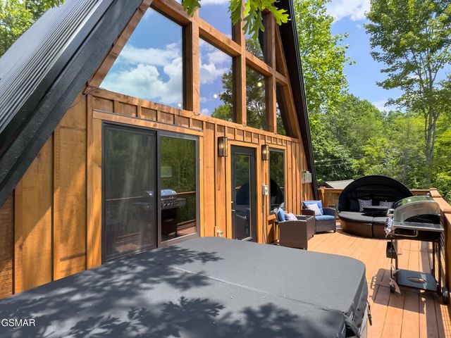 2119 Beach Front Drive, Sevierville, TN 37862