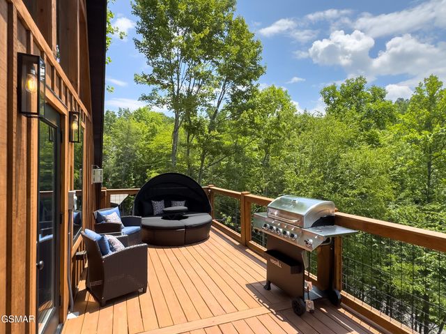 2119 Beach Front Drive, Sevierville, TN 37862