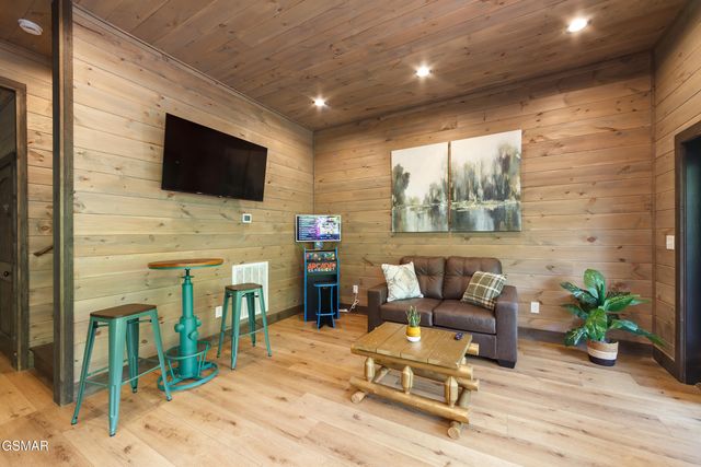 2119 Beach Front Drive, Sevierville, TN 37862