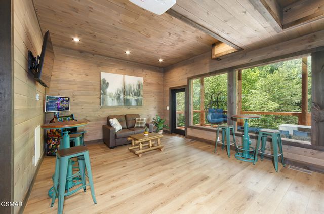 2119 Beach Front Drive, Sevierville, TN 37862