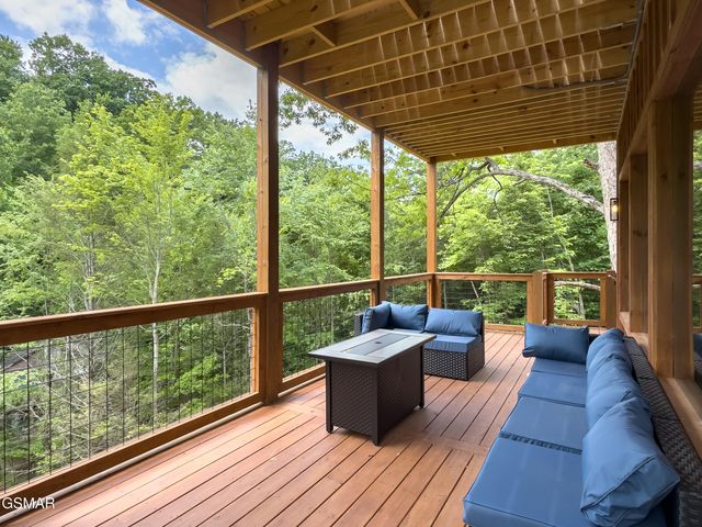 2119 Beach Front Drive, Sevierville, TN 37862