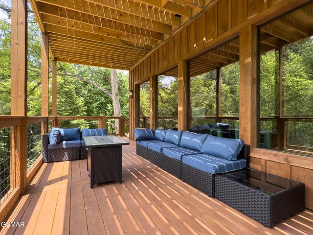 2119 Beach Front Drive, Sevierville, TN 37862