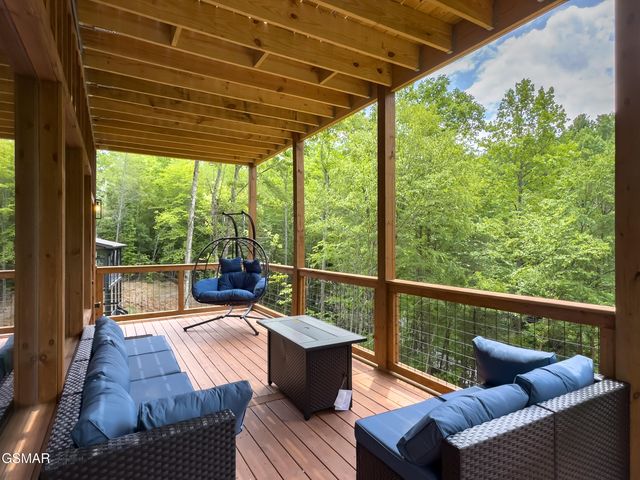 2119 Beach Front Drive, Sevierville, TN 37862