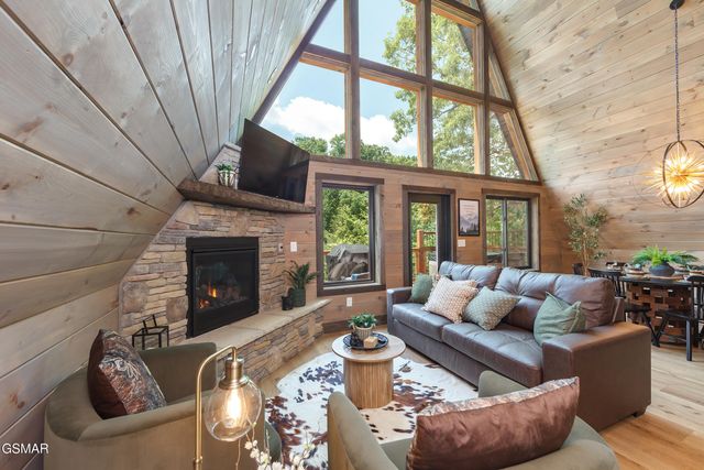 2119 Beach Front Drive, Sevierville, TN 37862