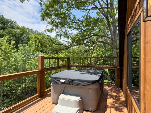 2119 Beach Front Drive, Sevierville, TN 37862