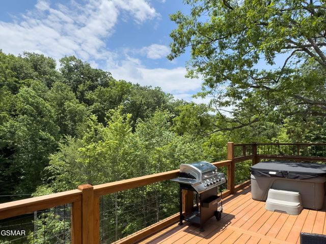 2119 Beach Front Drive, Sevierville, TN 37862