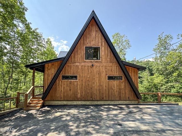 2119 Beach Front Drive, Sevierville, TN 37862