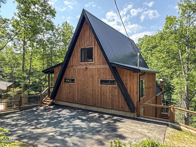 2119 Beach Front Drive, Sevierville, TN 37862