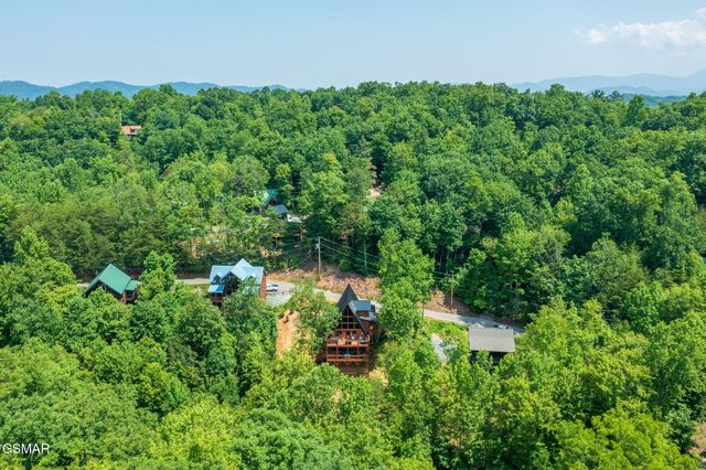 2119 Beach Front Drive, Sevierville, TN 37862