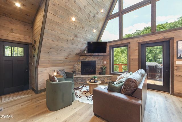 2119 Beach Front Drive, Sevierville, TN 37862