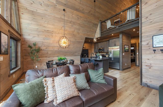 2119 Beach Front Drive, Sevierville, TN 37862