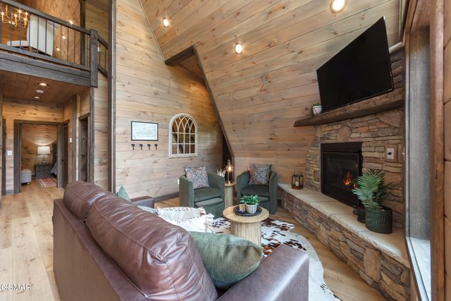 2119 Beach Front Drive, Sevierville, TN 37862