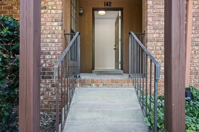 142 Brooke Castle Dr, Hermitage, TN 37076