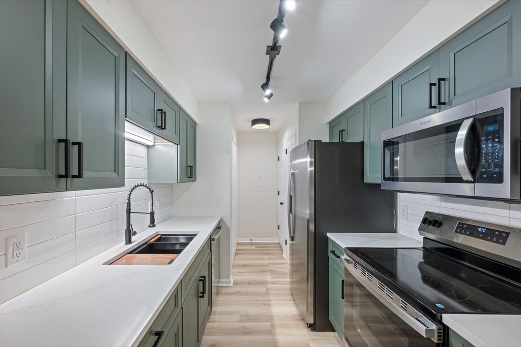 142 Brooke Castle Dr, Hermitage, TN 37076