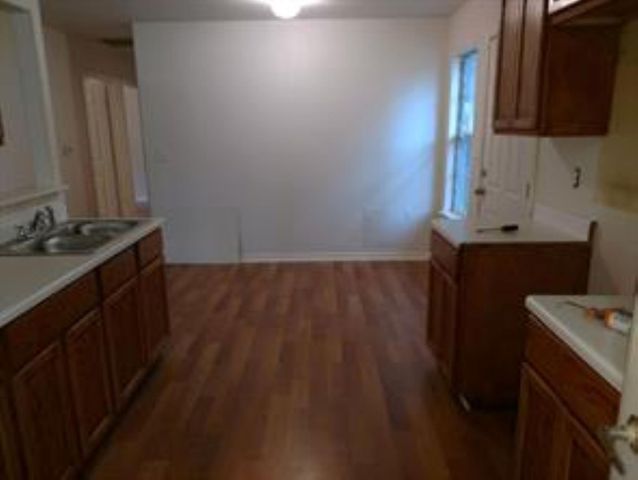 1131 W Front Street, Sealy, TX 77474