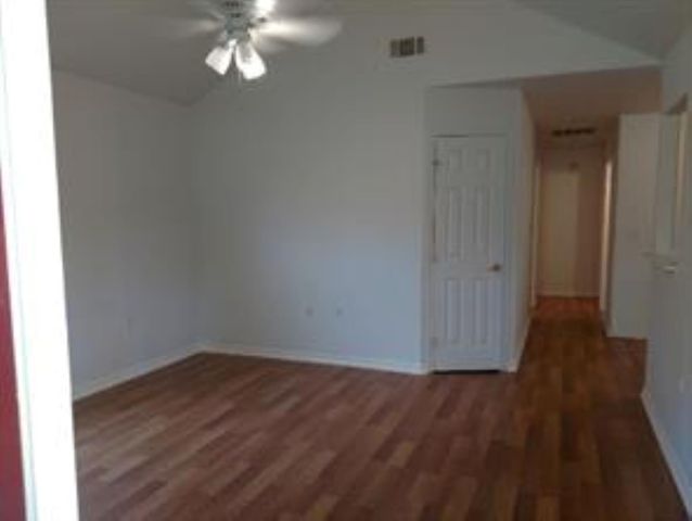 1131 W Front Street, Sealy, TX 77474
