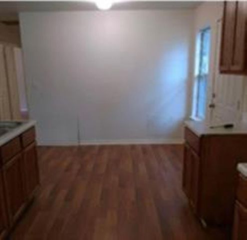 1131 W Front Street, Sealy, TX 77474