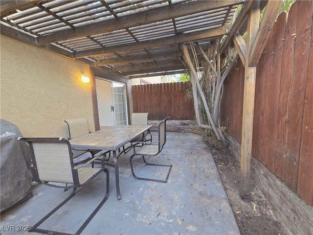 693 Ambling Gait Avenue, Henderson, NV 89015