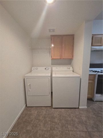 693 Ambling Gait Avenue, Henderson, NV 89015