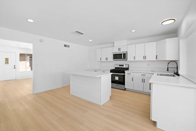 3501 W Ave K-13, Lancaster, CA 93536