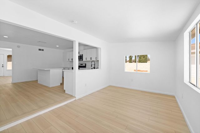 3501 W Ave K-13, Lancaster, CA 93536