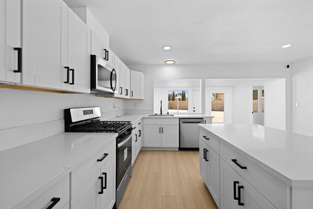 3501 W Ave K-13, Lancaster, CA 93536