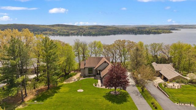 W10725 Wildwood Way, Poynette, WI 53955