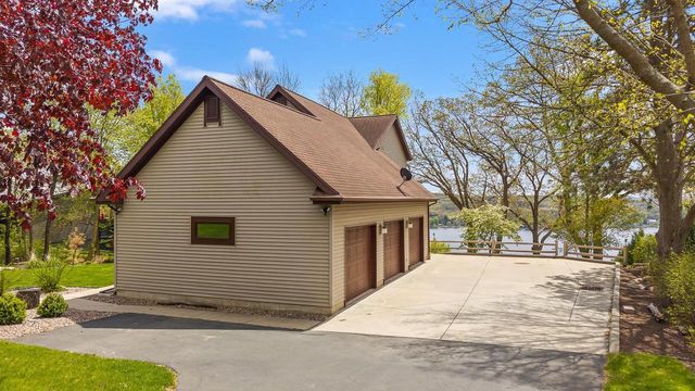 W10725 Wildwood Way, Poynette, WI 53955